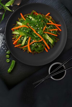 Салат овощной с хияшии орехово-кунжутным соусе